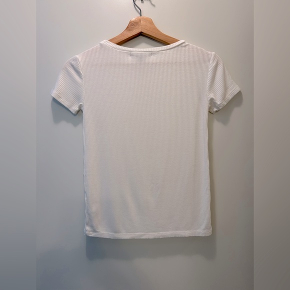 Forever 21 Ribbed T-Shirt, Short-Sleeve Scoop Neck Basic White Top, XS - Picture 3 of 4